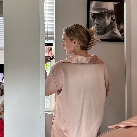 Light pink oversized button up dress - Picture 2 of 5